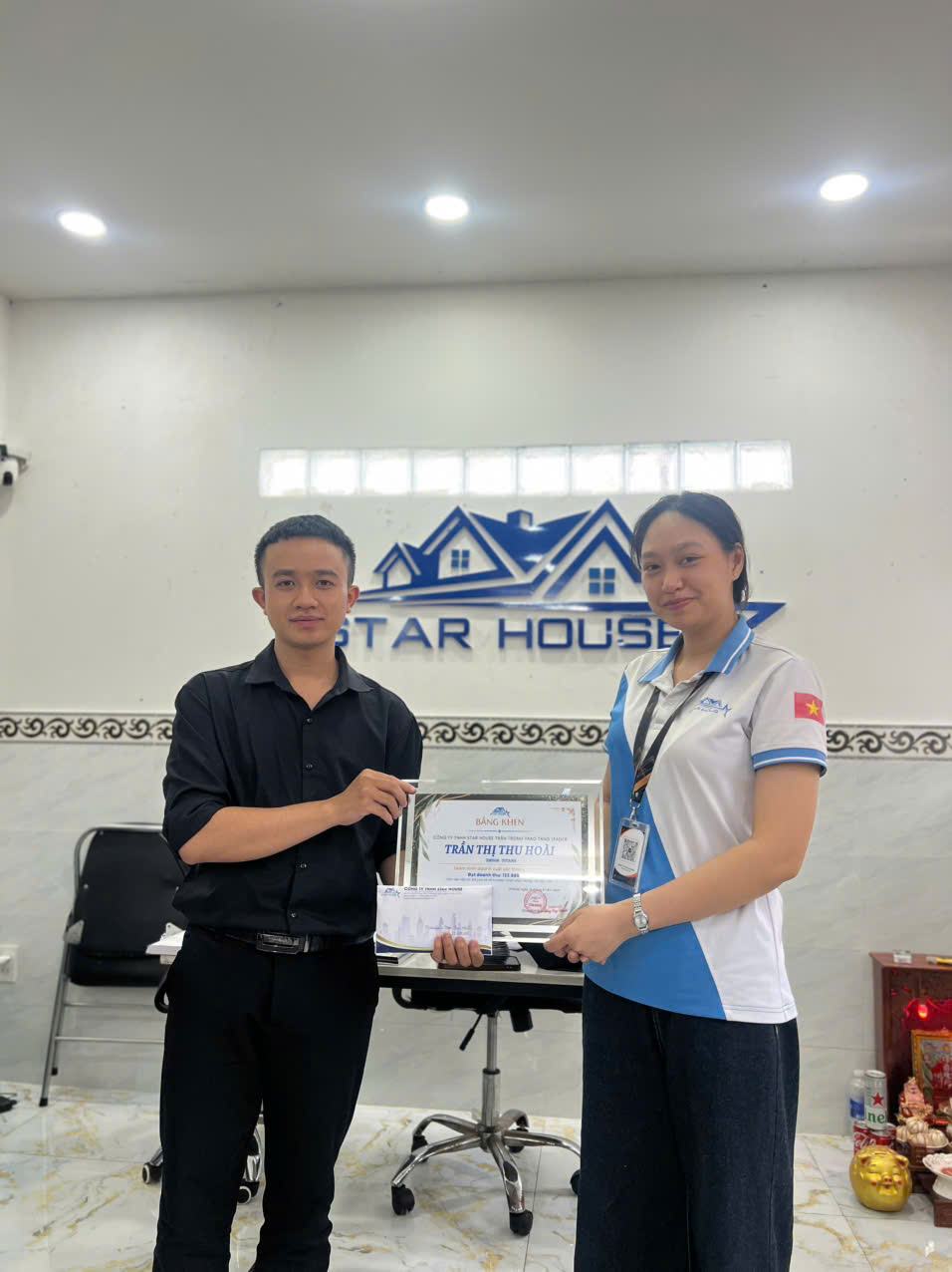 Lễ trao chứng nhận tại văn phòng Star House