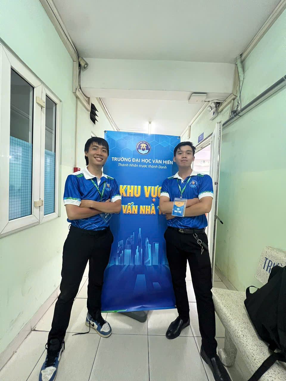 Nhân viên Star House tại khu vực tư vấn phòng trọ