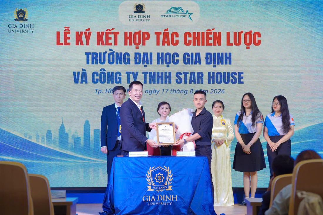 Lễ ký kết hợp tác chiến lược giữa trường đại học và Star House